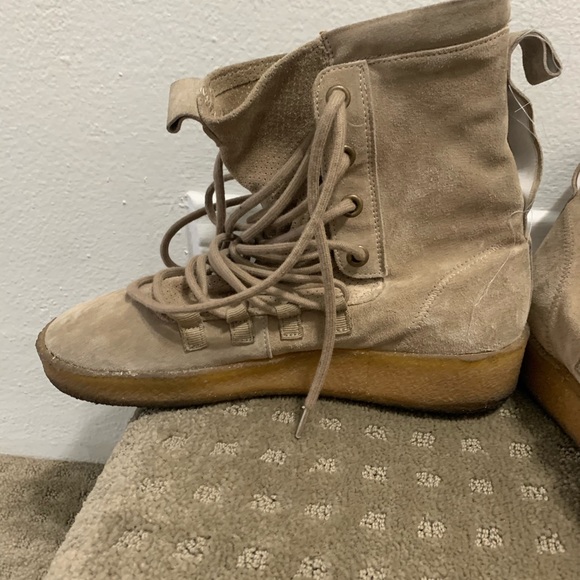 Represent boots . Excellent condition - Picture 2 of 4